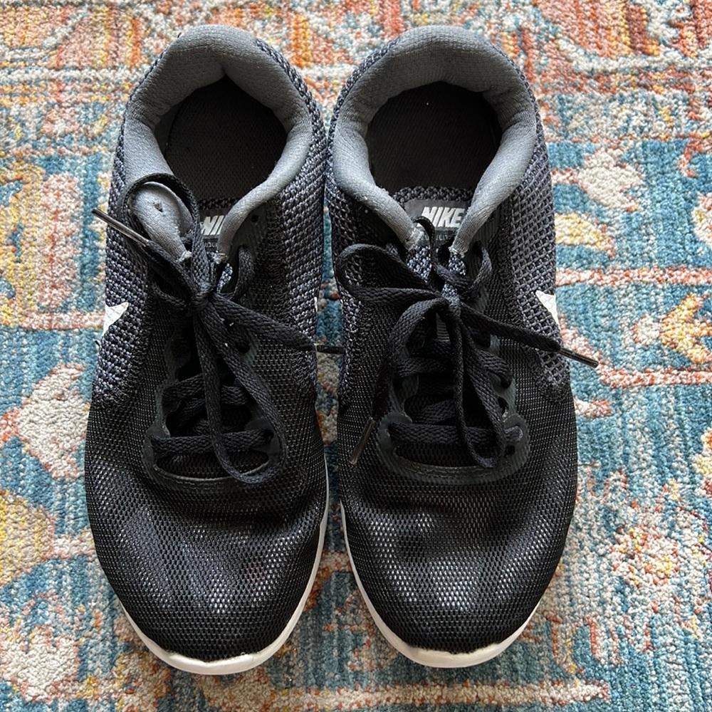 Nike Black Women’s Sneakers. Size 6.5 Like New.